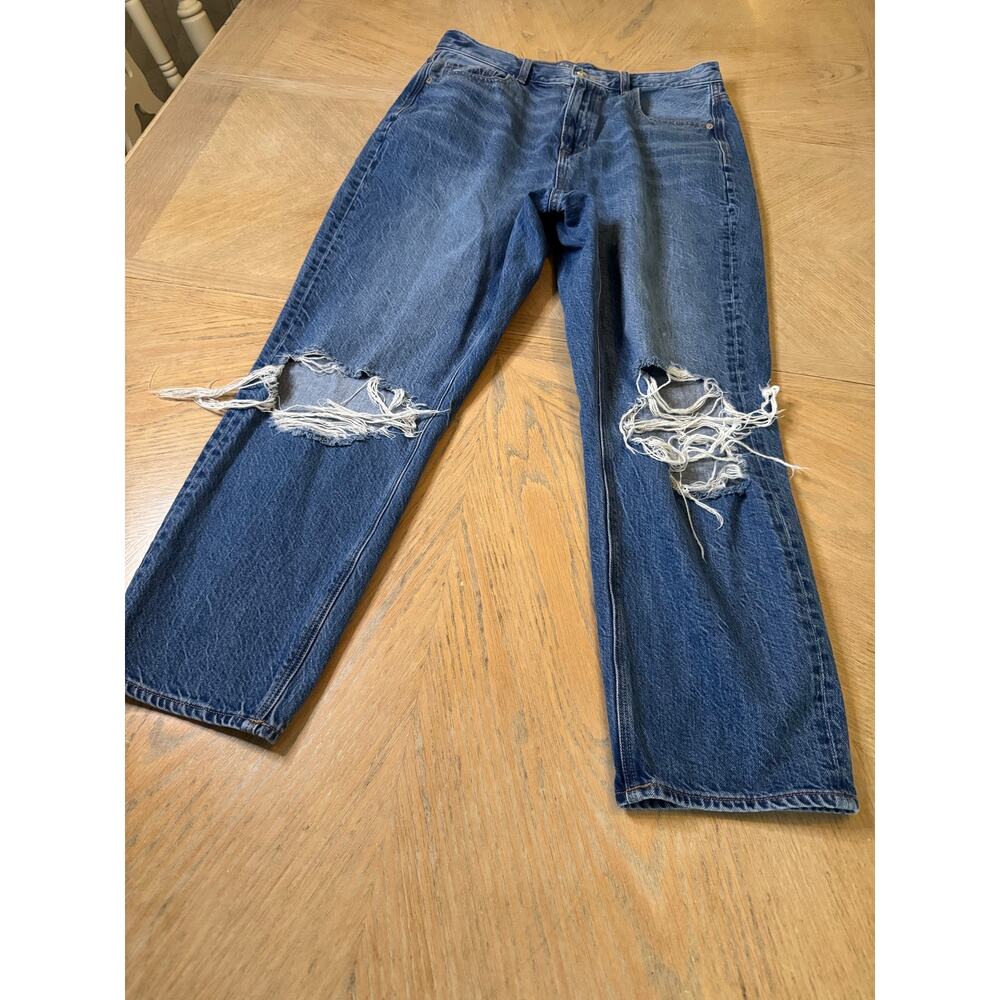 American Eagle distressed highest rise mom Jean size 10 short - Picture 3 of 8